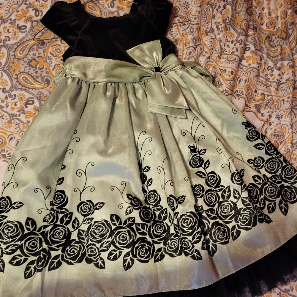 Black and green formal kids dress Sz5
